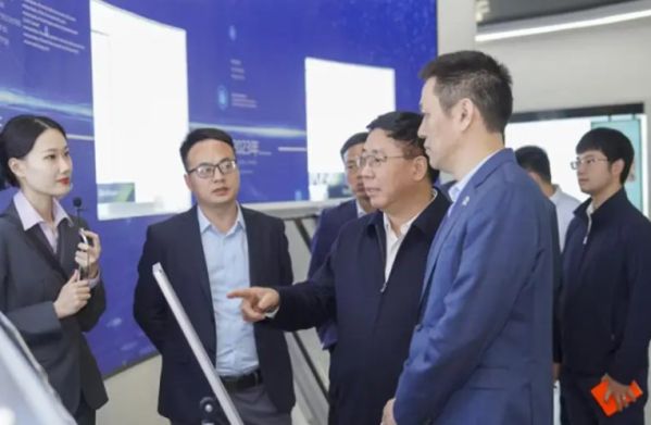 蔚来创始人李斌参观了郭萱高新，并有望在换电业务方面达成合作。