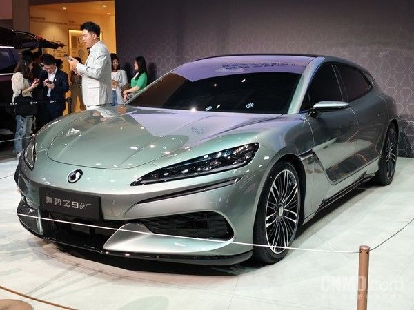 腾势首款豪车腾势Z9 GT亮相北京车展，颜值极高。