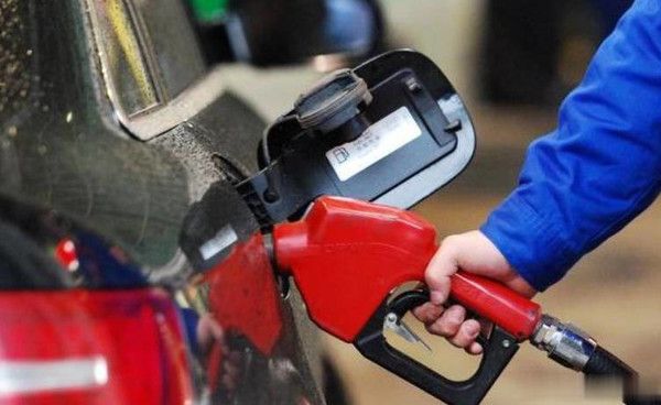 国内油价即将迎来两连跌，这是燃油车主年内最大的福利。